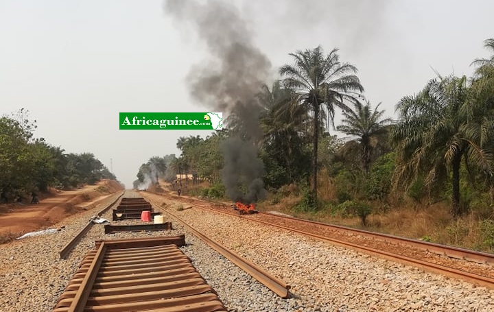 Les rails bloqués à Kolaboui