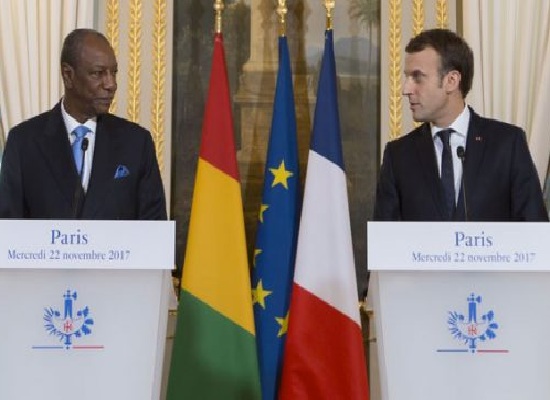 Alpha Condé, Président de la République de Guinée avec Emmanuel Macron lors d'une visite à Paris
