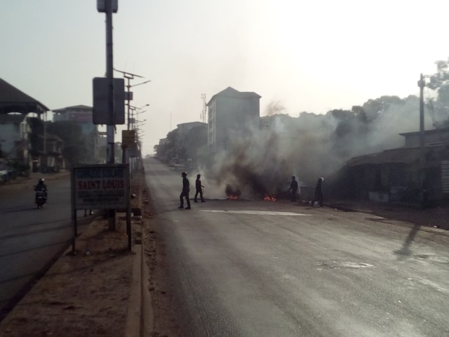 Violences sur l'axe Hamdallaye Bambéto, crédit photo Amadou Oury Barry