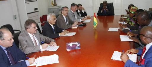 Des diplomates occidentaux avec le ministre de affaires Etrangères, Mamady Touré