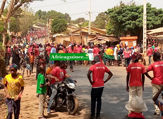 Des militants du FNDC dans la rue à Mamou