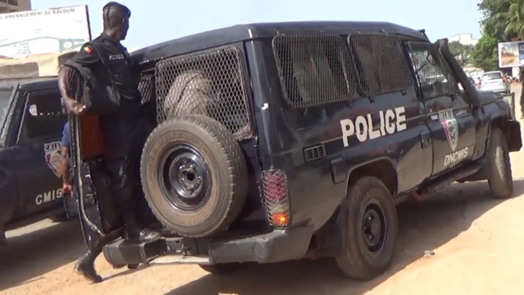 Un véhicule de la police anti-émeute à Conakry