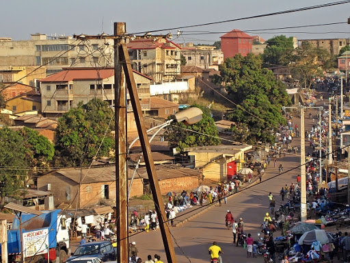 Vue panoramique du centre-ville de Labé