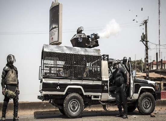 Des policiers déployés à Conakry pour le maintien d'ordre lors d'une manifestation du FNDC