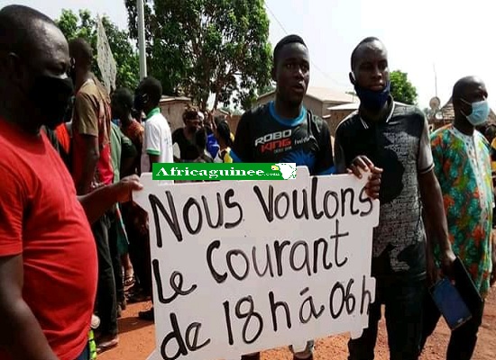 Des citoyens manifestent à Kouroussa contre le manque de courant