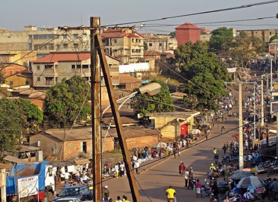 Vue panoramique du centre-ville de Labé