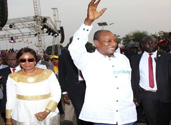 Le Président Alpha Condé en compagnie de son épouse Hadja Djénè Condé