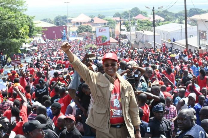 Cellou Dalein Diallo, lors d'une manifestation du FNDC à Conakry