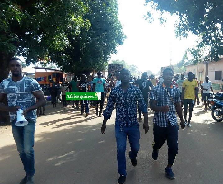 Des jeunes manifestent à Kankan, image d'archive