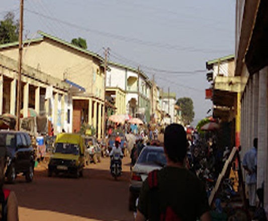 Une rue de la ville de Mamou