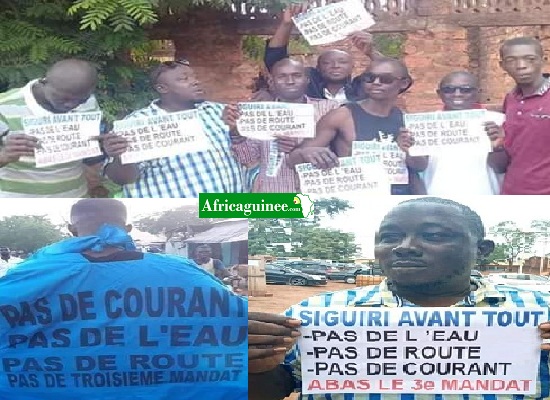 Des jeunes munis de tracts à Siguiri