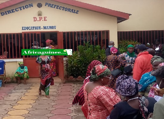 Des enseignants mobilisés à la DPE de Mamou