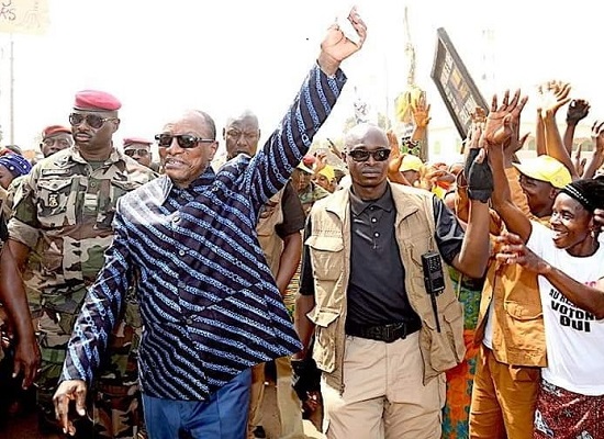 Alpha Condé, président de la République de Guinée lors d'une visite à Faranah, en HAUTE GUINEE