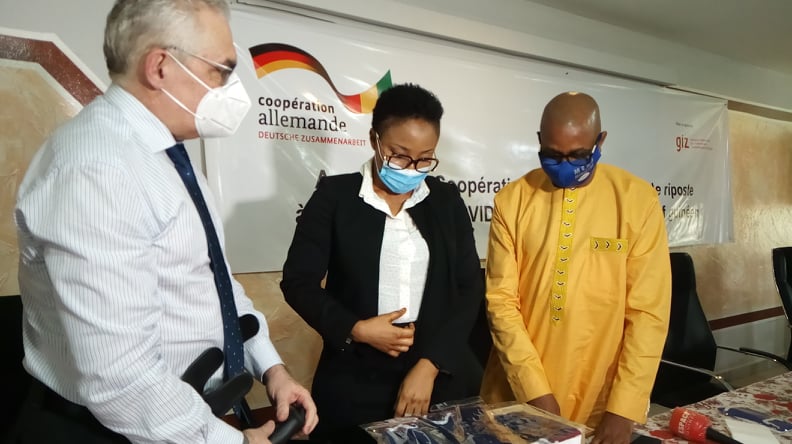 L’Ambassadeur de l’Allemagne en Guinée, SEM Ulrich Meier-Tesch, Madame Zeinab Dramé, ministre de l'enseignement technique, M. Alpha Amadou Bano Barry, ministre de l'éducation