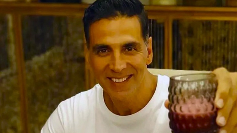 bollywood-star-akshay-kumar-drinks-cow-urine-daily