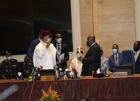 Mahamadou ISSOUFOU président sortant de la CEDEAO et Nana AKUFO ADDO