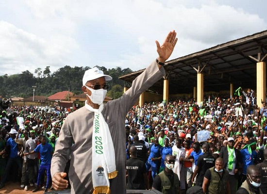 Cellou Dalein Diallo, leader de l'UFDG candidat à l'élection présidentielle du 18 octobre accueilli triomphalement à Macenta