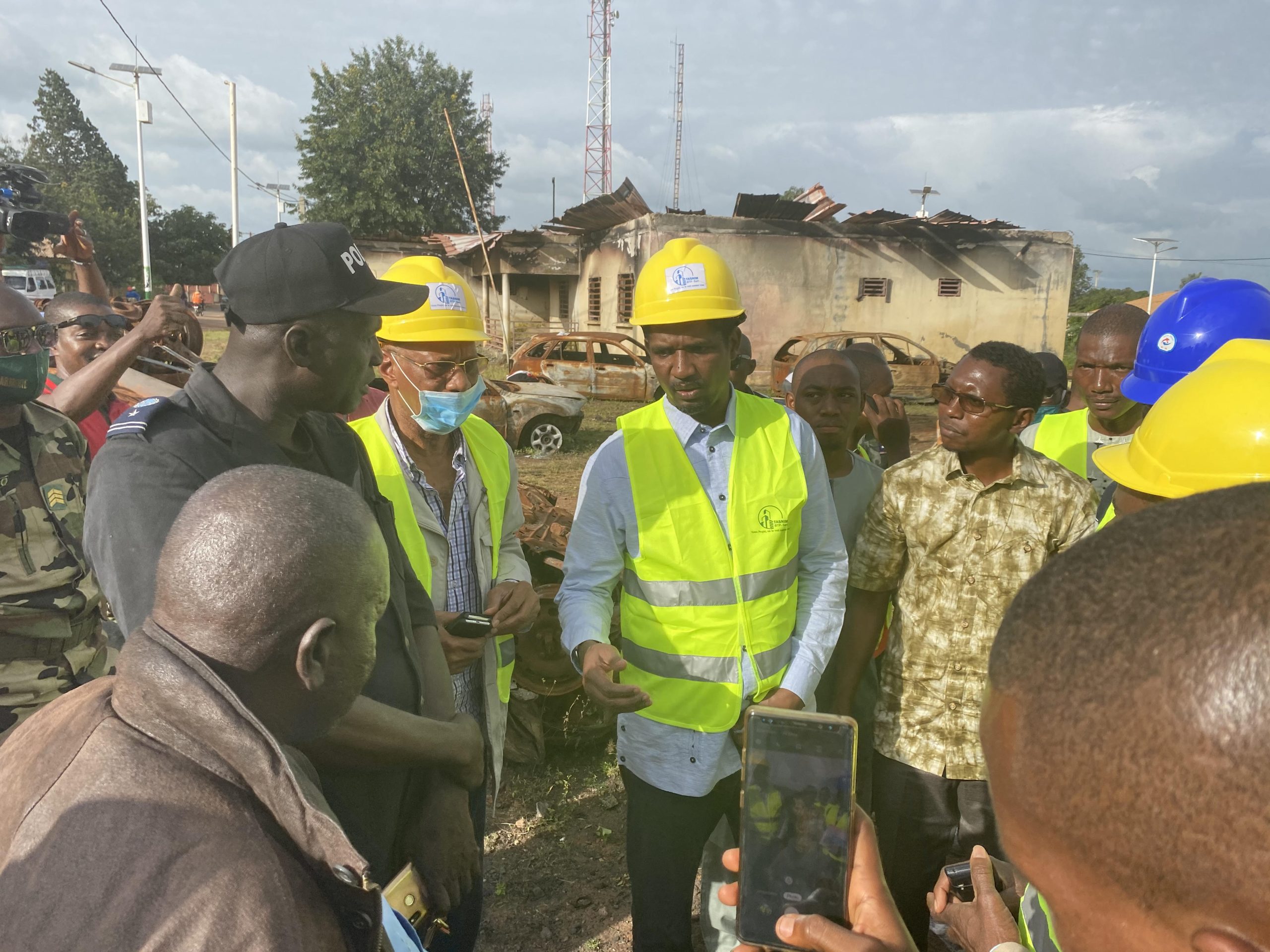 Mouctar Diallo lance les travaux de reconstruction de la gendarmerie et du commissariat