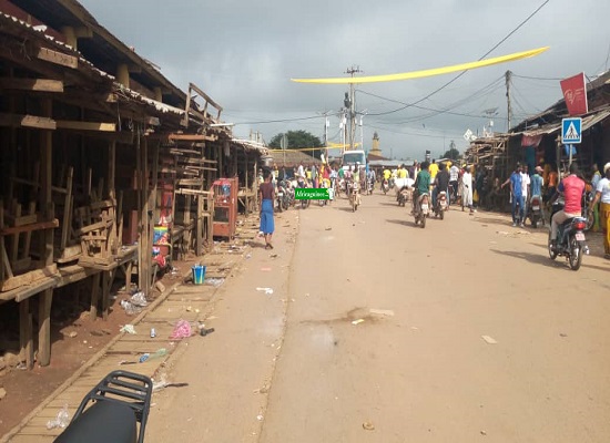 Une rue menant au marché centrale de N'Zérékoré