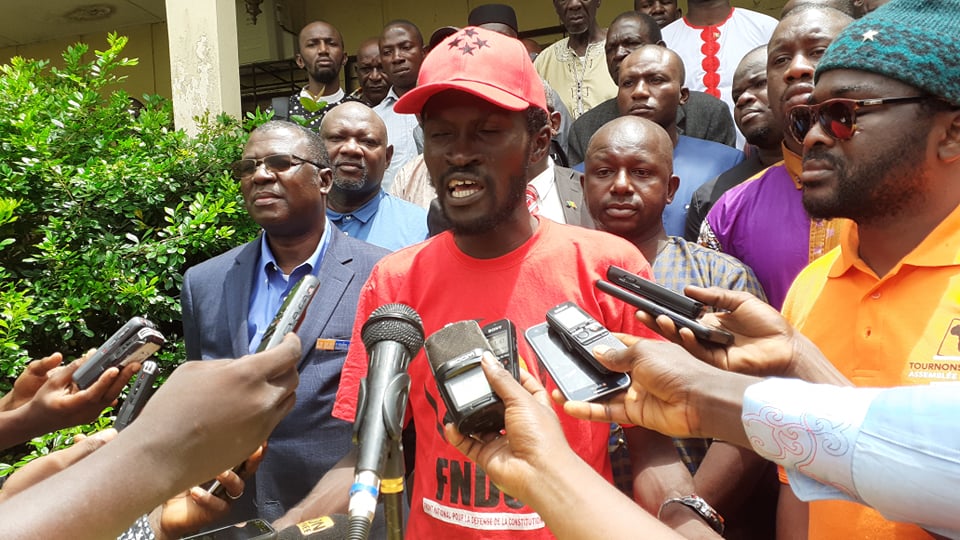 Sékou Koundouno et des leaders du FNDC