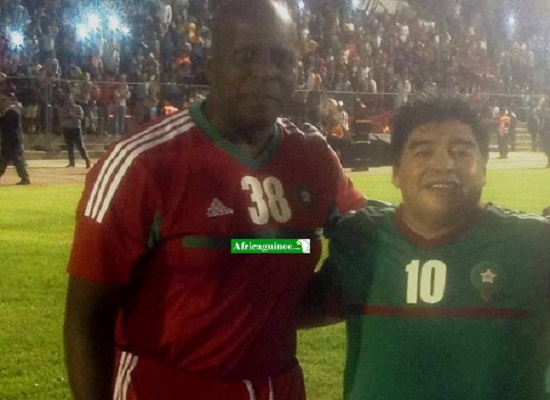 Titi Camara et Diego Maradona