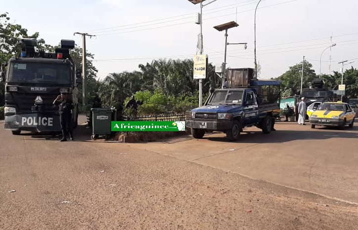 Des policiers déployés pour le maintien d'ordre à Conakry