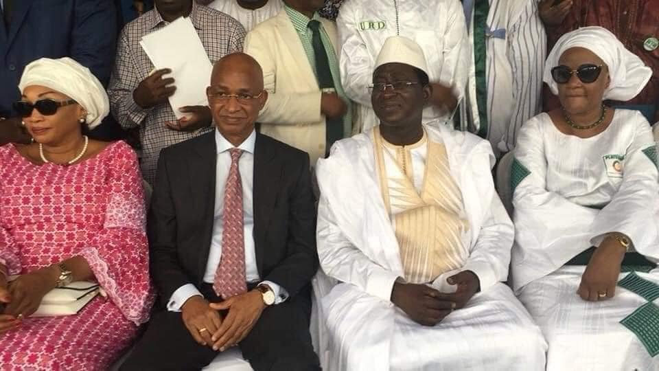Cellou Dalein Diallo, leader de l'UFDG et Soumaila Cissé, leader de l'URD, entourés de leurs épouses