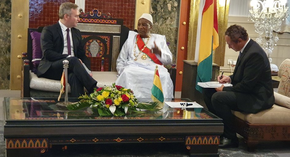 Alpha Condé et Jean-Baptiste Lemoyne lors d'un tête-à-tête à Conakry
