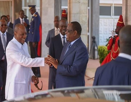 Alpha Condé et Macky Sall, au parvis du palais Présidentiel du Sénégal