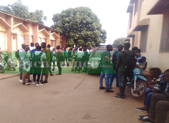 Un groupe d'étudiants rassemblé à l'Université de Kankan