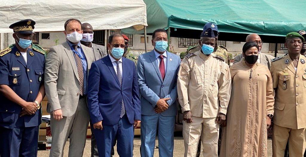photo_guinee_remise_de_materiel_de_gestion_de_stocks_darmes_par_la_cedeao_3