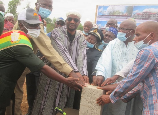Tibou Kamara, le ministre de l’industrie pose la première de la construction du complexe industriel de transformation métallique Stramette-Tenkora