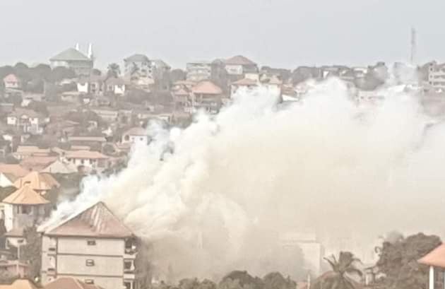 L'immeuble en feu, crédit photo Bachir Sylla