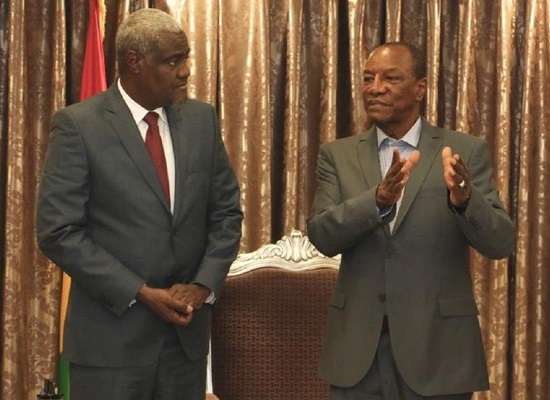 Moussa Faki Mahamat, président de la commission de l'UA et Alpha Condé, président de la République de Guinée