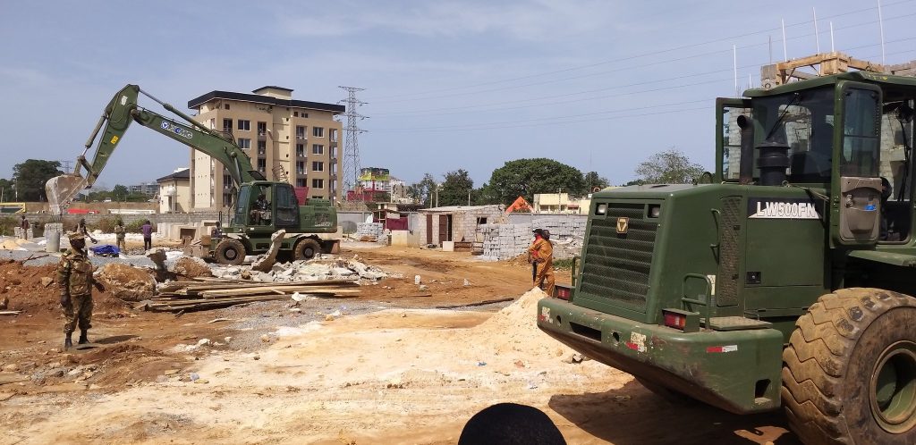Des bulldozers du département de la ville