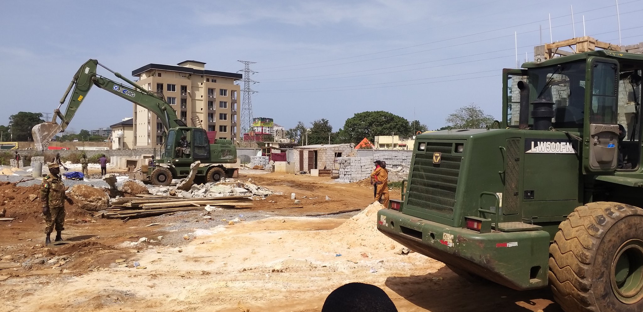 Des bulldozers du département de la ville