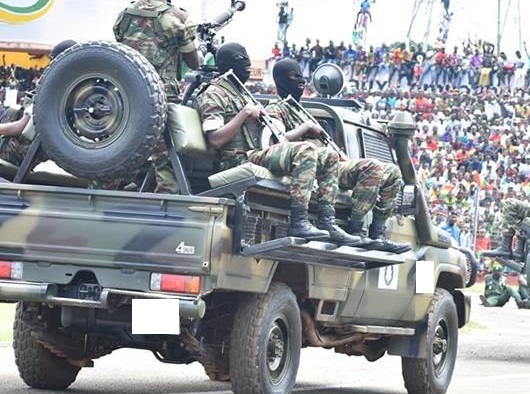 Un véhicule d'une unité d'élite de l'armée guinéenne, lors d'un défilé à Conakry en marge de la fête de l'indépendance