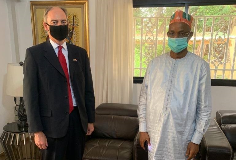 Cellou Dalein Diallo, leader de l'UFDG David Mcllroy, Ambassadeur du Royaume-Uni en Guinée