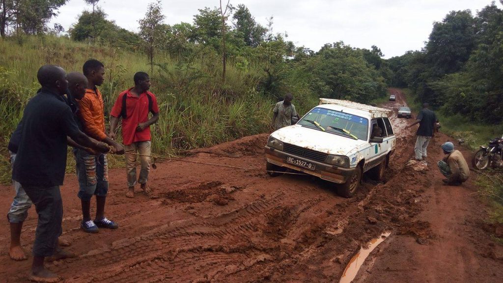 Route Mali-Labé en saison des pluies, image d'archive