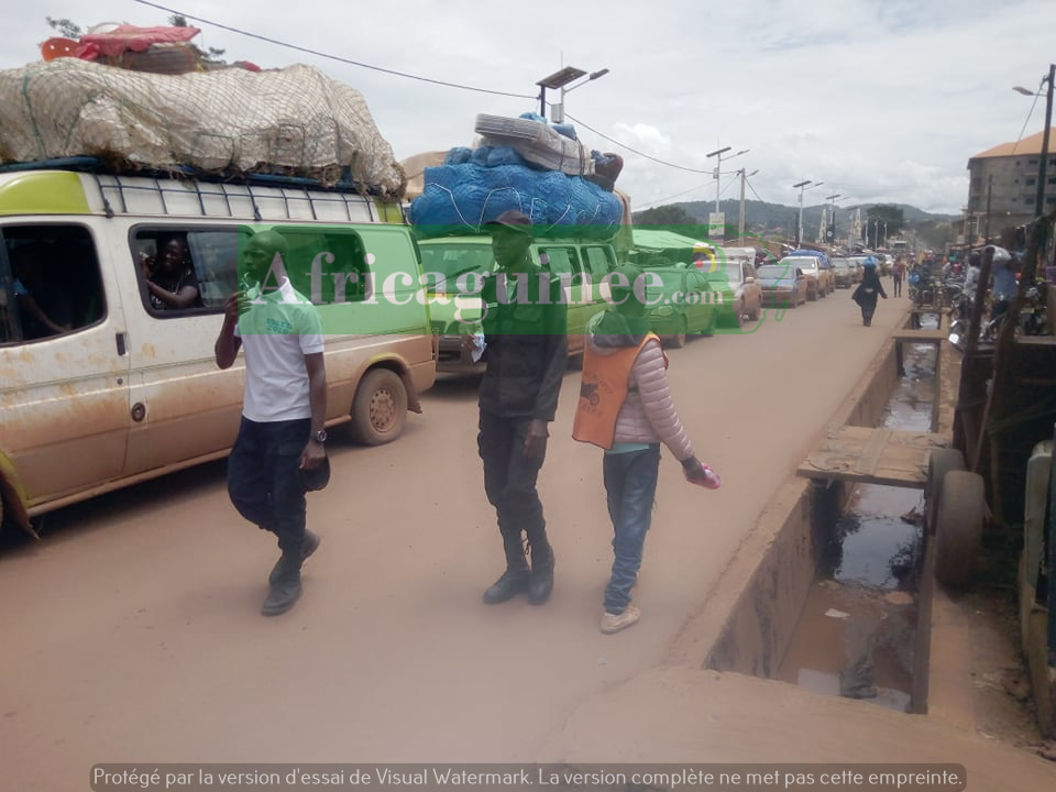 Des véhicules en provenance de Conakry, boqués dans la ville de Mamou,