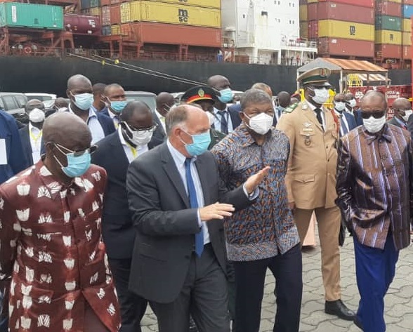 Alpha Condé et Joao Lorenço visitent les installations de Conakry Terminal