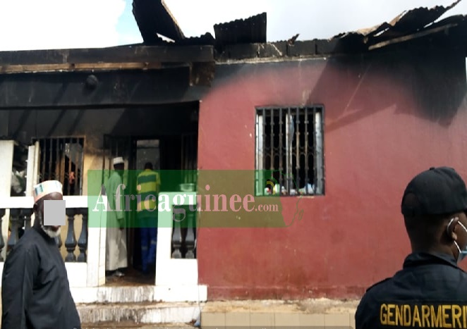 La maison d'habitation ayant pris feu