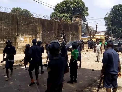 Mutinerie à la maison centrale de Conakry,  image d'archive