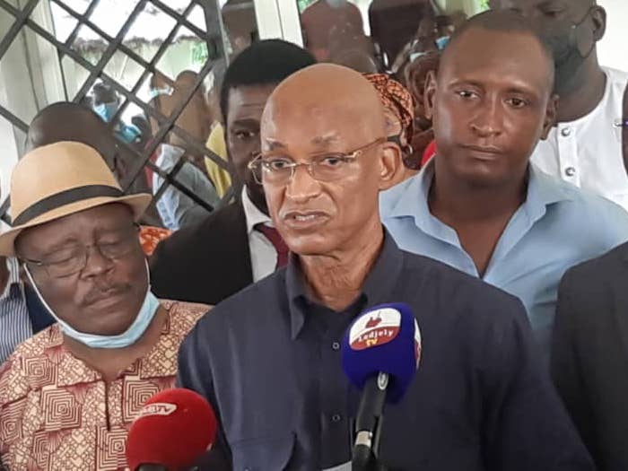 Cellou Dalein Diallo, leader de l'UFDG, entourés de quelques-uns de ses alliés de l'ANAD