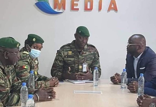 Des émissaires du CNRD échangent avec le DG de Djoma Media, Kalil Oularé