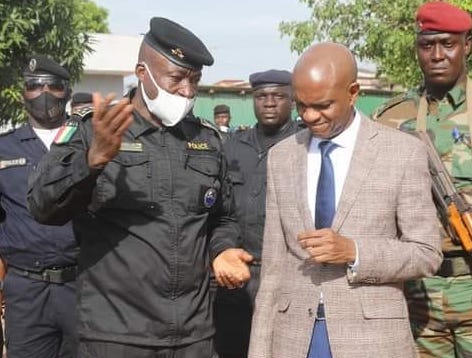 Bachir Diallo, ministre de la sécurité et de la protection civile et le Directeur Général de la police