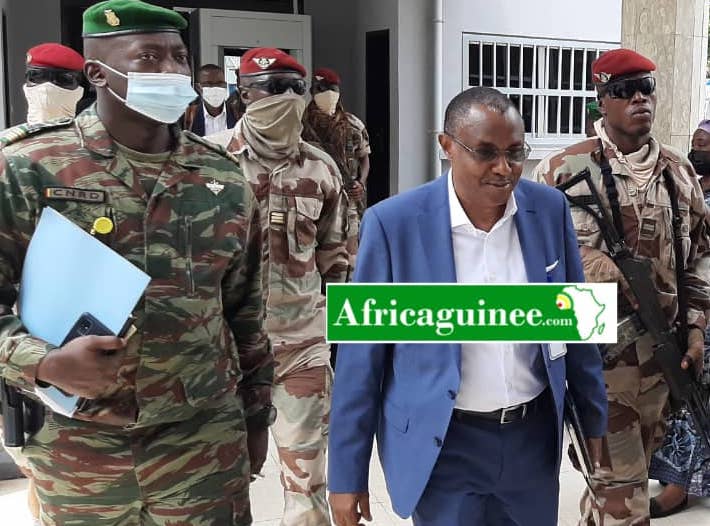 Le Premier ministre Mohamed Béavogui en compagnie de membres du CNRD