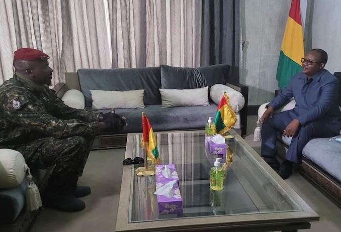 Umaro Sissoco Embalo, président de la Guinée Bissau reçu à Conakry par Colonel Mamadi Doumbouya, président de la transition guinéenne