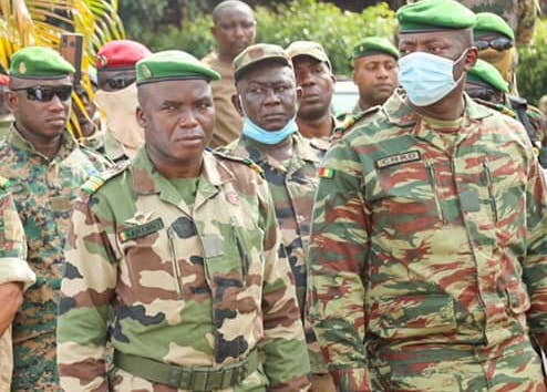 De gauche à droite Colonel Sadiba Koulibaly, Chef d’Etat-major Général des armées et Colonel Amara Camara