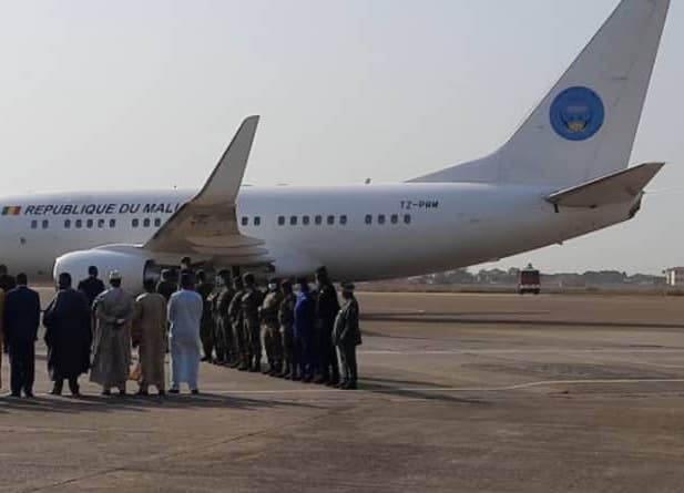 Une délégation du CNRD venue accueillir la délégation malienne à l'aéroport de Conakry